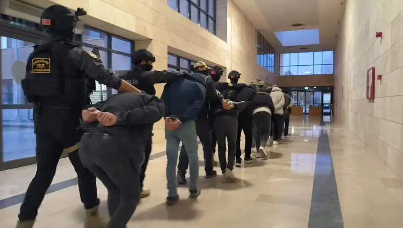 DAEŞ ile Mücadelede Tarihi Bir Operasyon: 298 Şüpheli Yakalandı