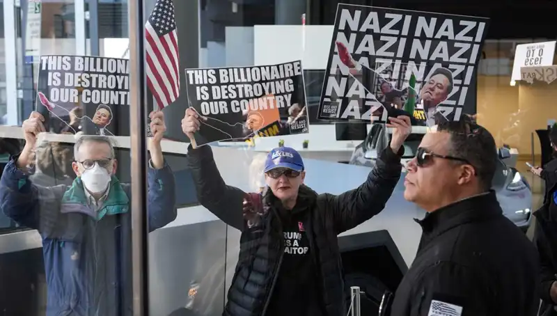 Elon Musk’a Yönelik Protestolar: Trump Yönetimi İle İlgili Tepkiler Artıyor