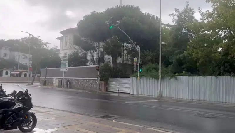 İstanbul'u Vuran Sağanak Yağış: Su Baskınları ve Ulaşımda Aksaklıklar