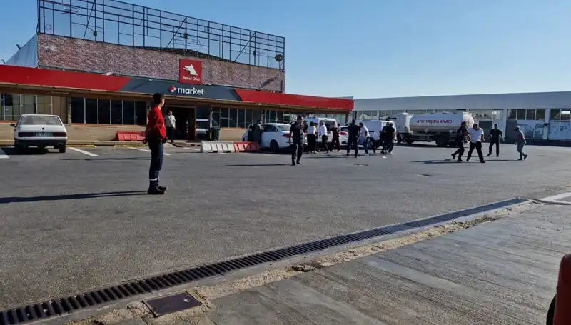 İki Aile Arasında Patlak Veren Omuz Atma Kavgası Akaryakıt İstasyonunu Sarstı