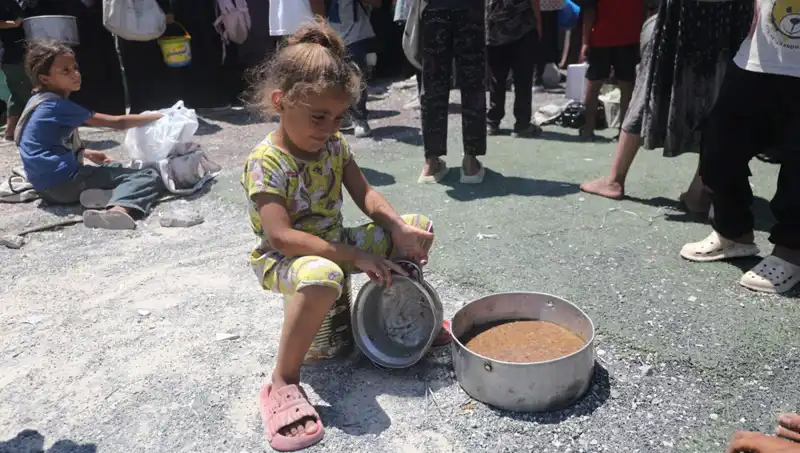 Gazze'de Çocuklar Açlıktan Ağlıyor: Ekmek İçin Feryat