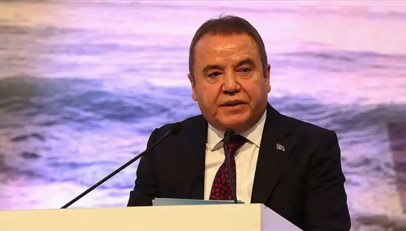 Antalya'nın Lideri Muhittin Böcek: Siyasi Yaşamı ve Vizyonu