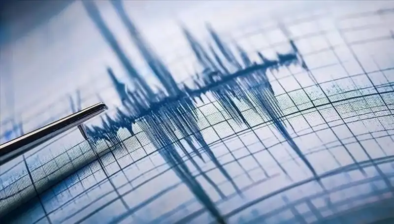 Ege Denizi'nde 3.0 Şiddetinde Deprem: Endişe Yaratan Gelişmeler