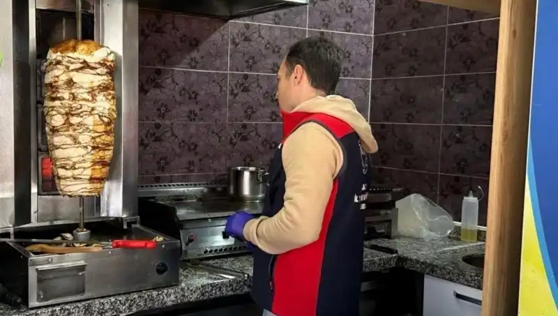 Tavuk Döner Alarmı: Gıda Güvenliği İçin Ülke Genelinde Denetimler Artıyor