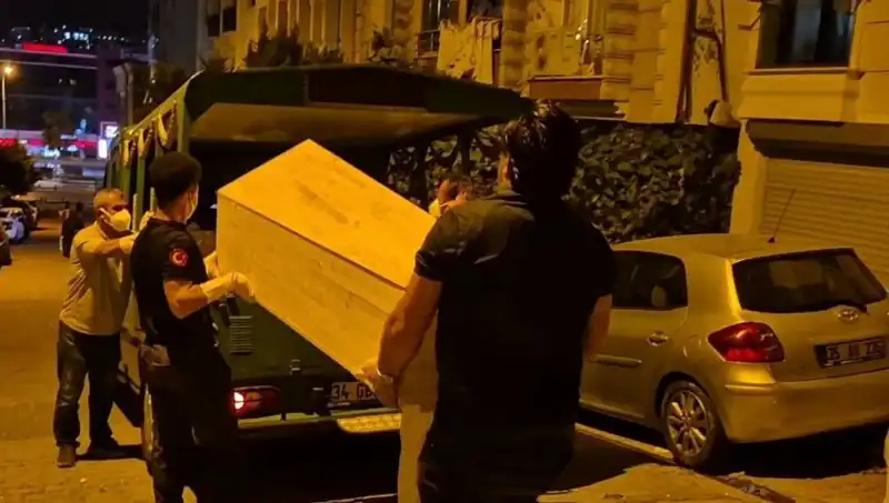 Esenyurt'ta Kadın Cesedi Bulundu: Olay Yeri İncelemeleri Devam Ediyor